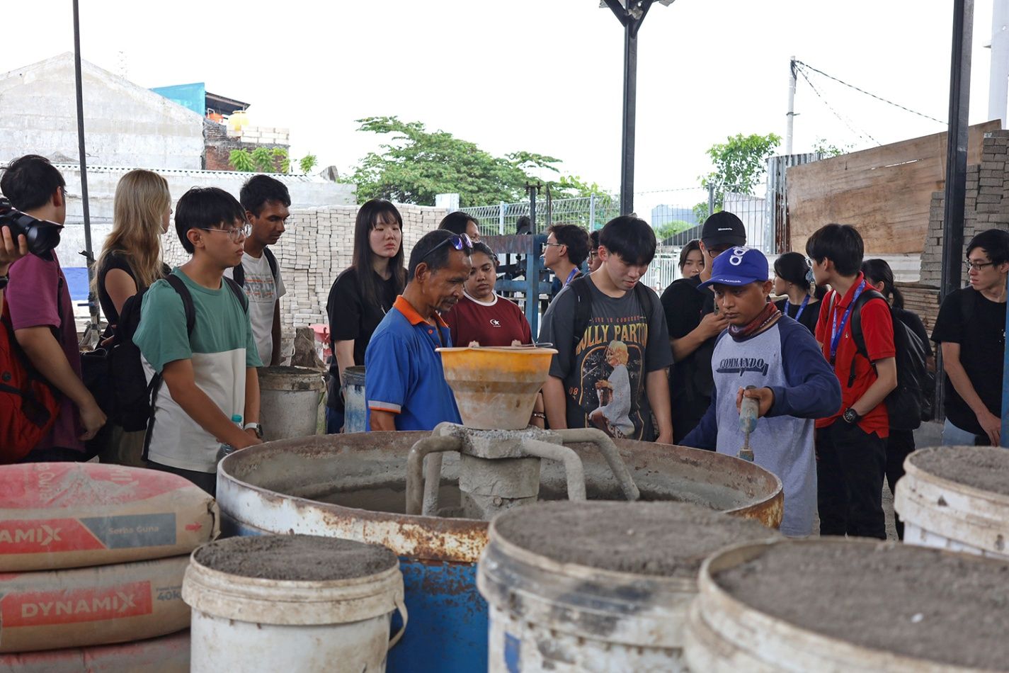 Petra Business School (PBS) students recently had the opportunity to participate in the Freshmore Asian Cross-curricular Trips (FACT) 2025, a prestigious academic program organized in collaboration with the Singapore University of Technology and Design (SUTD).